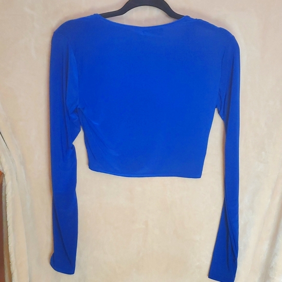 Prettylittlething Bright Blue Slinky Cut Out Long Sleeve Crop Top - Picture 6 of 6